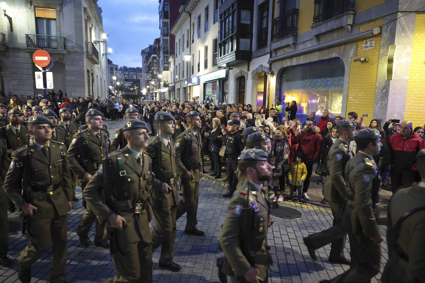 Fotos: Entrega de la Medalla de Oro al Regimiento «Príncipe» número 3 en Siero