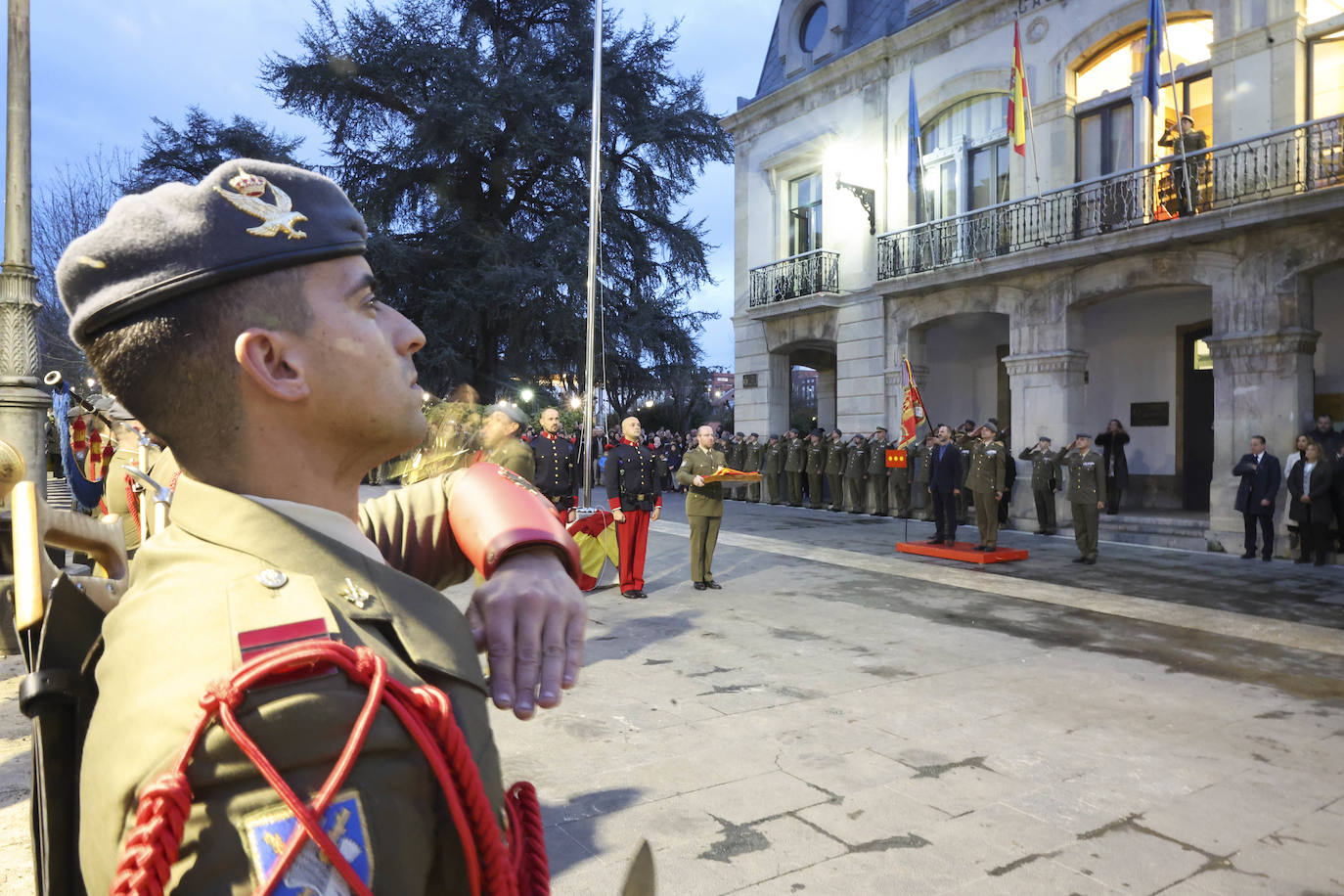 Fotos: Entrega de la Medalla de Oro al Regimiento «Príncipe» número 3 en Siero