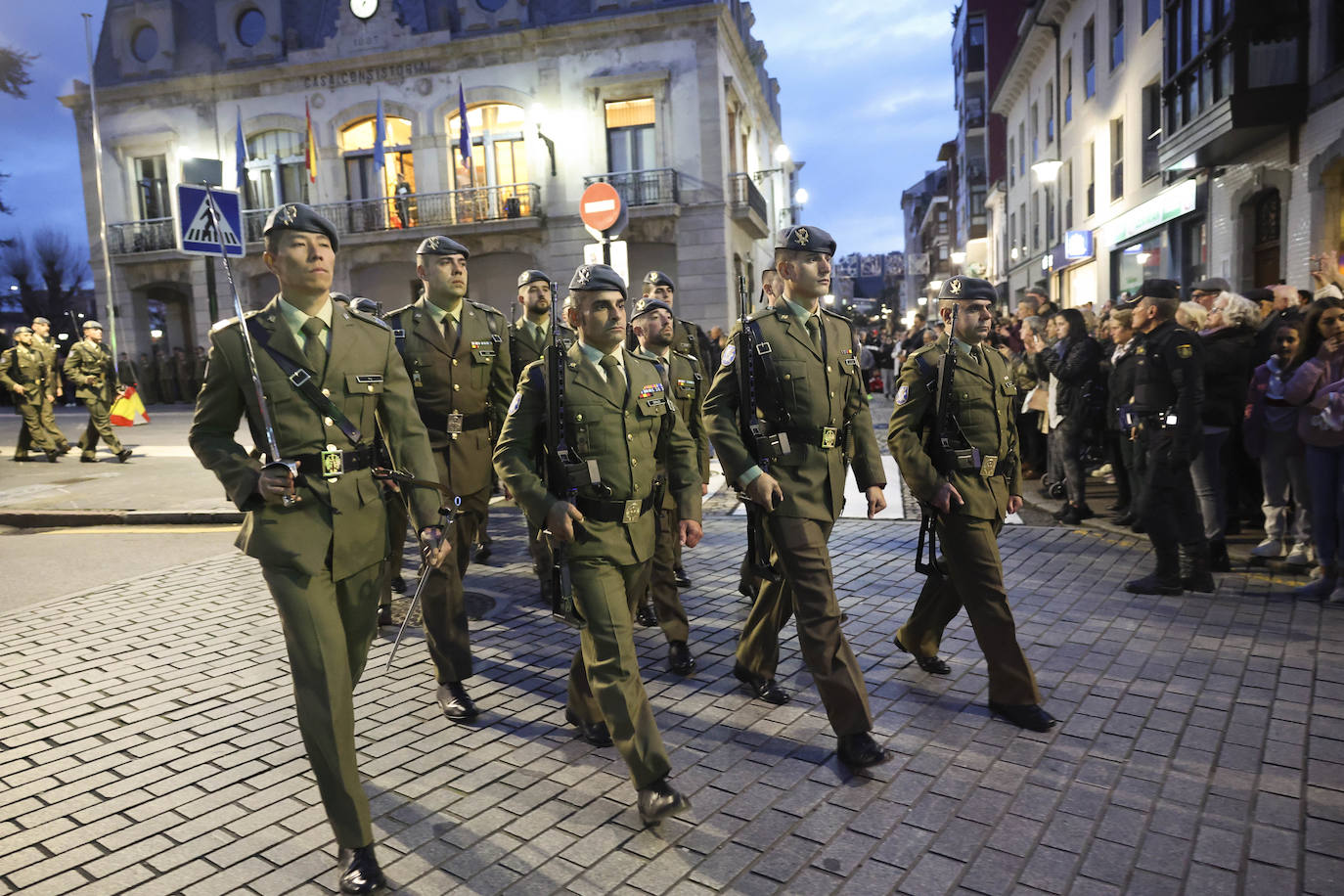 Fotos: Entrega de la Medalla de Oro al Regimiento «Príncipe» número 3 en Siero