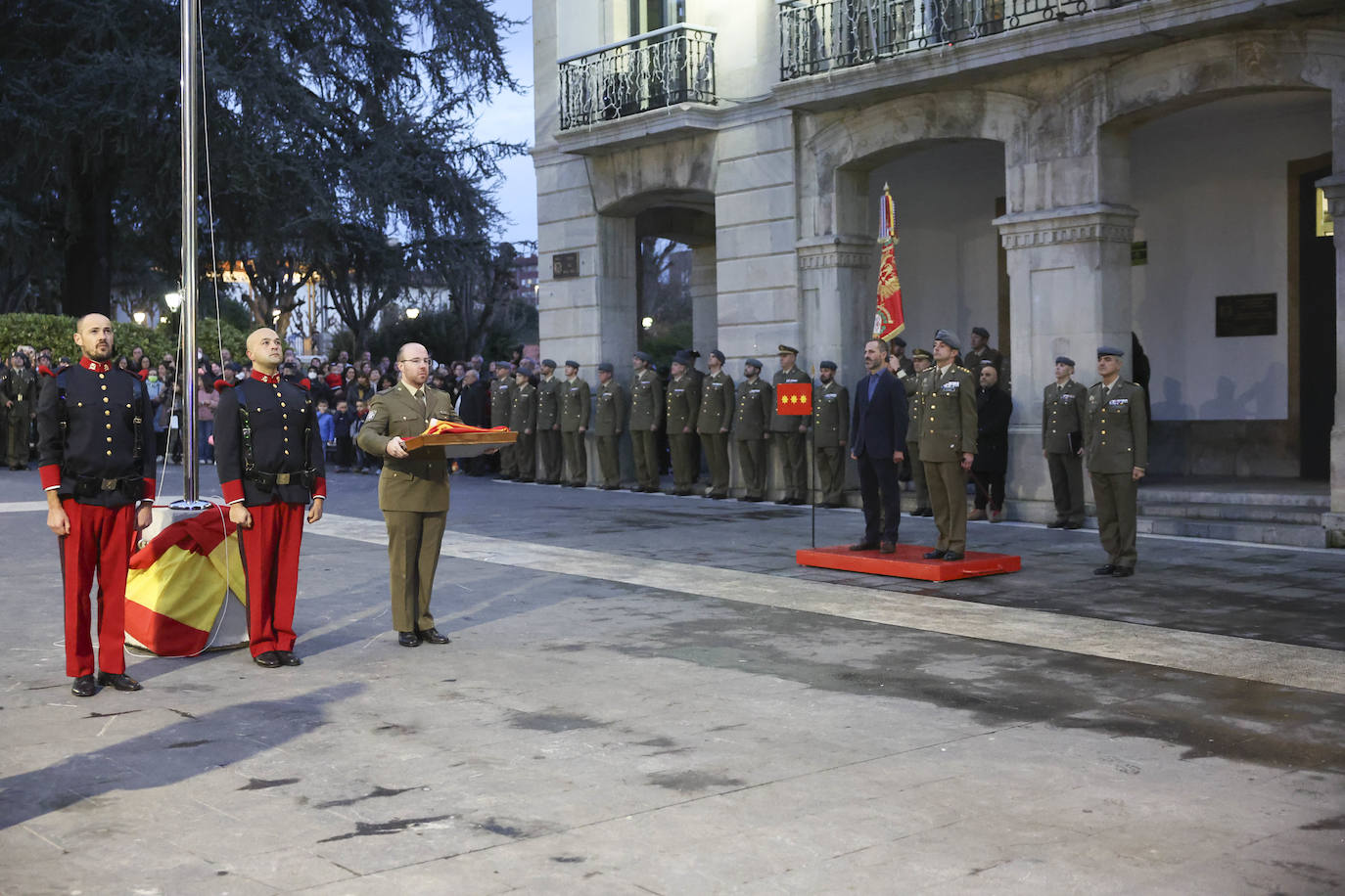 Fotos: Entrega de la Medalla de Oro al Regimiento «Príncipe» número 3 en Siero