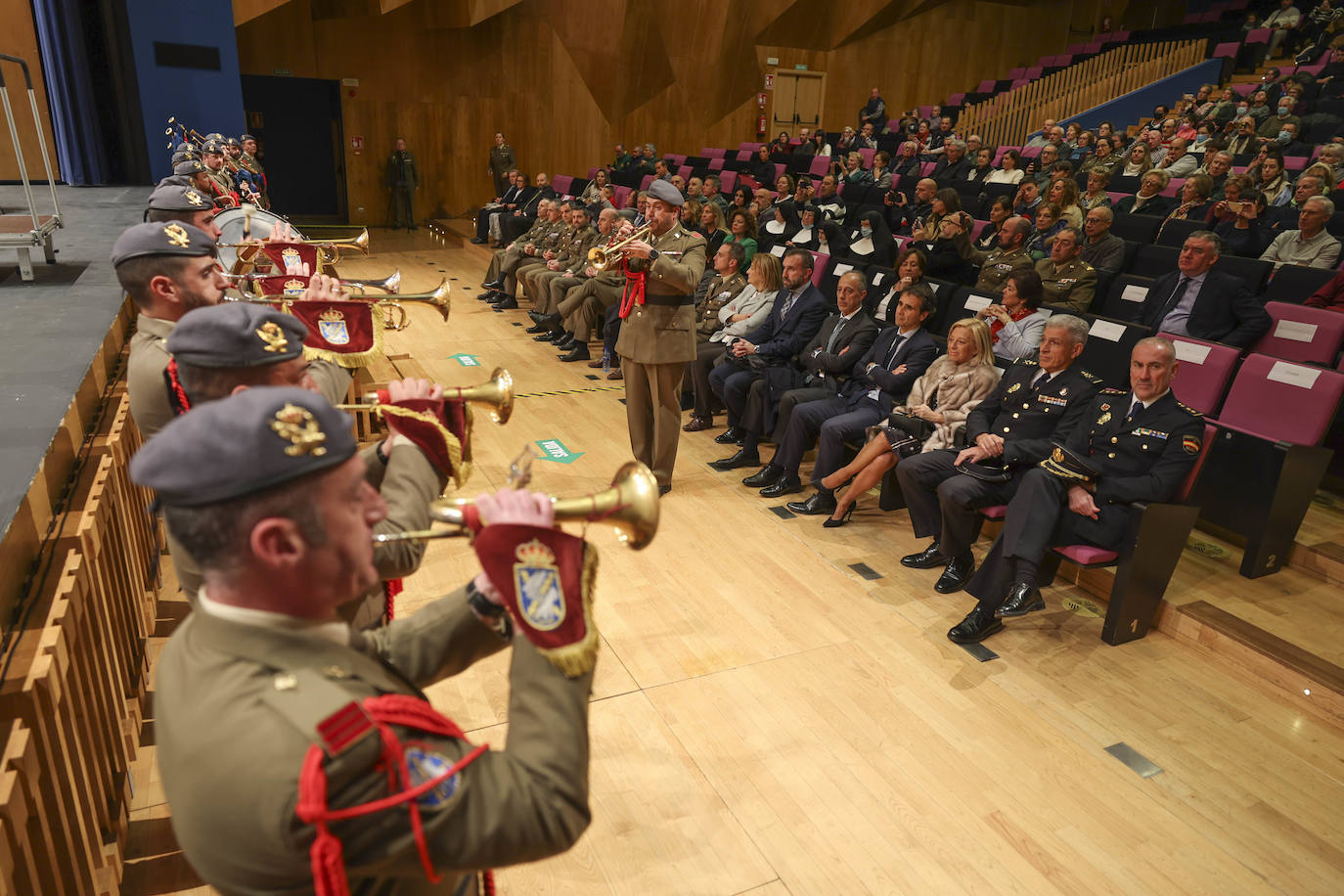 Fotos: Entrega de la Medalla de Oro al Regimiento «Príncipe» número 3 en Siero