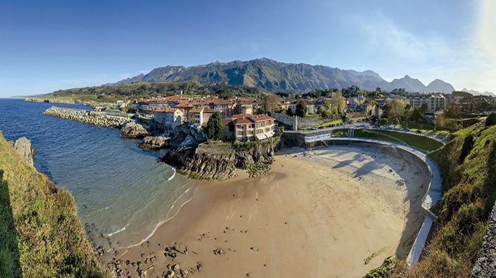 Llanes desde el paseo de San Pedro