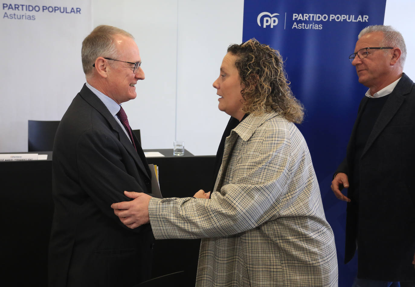 Fotos: Diego Canga expone su «método» en su primer Comité Ejecutivo Regional