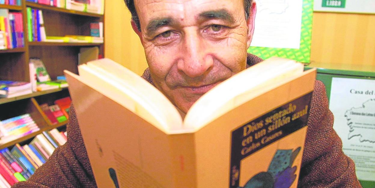 El escritor Carlos Casares, fallecido en 2002, en una foto tomada un año antes. 