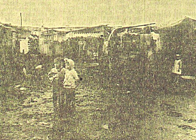 Niños en un poblado chabolista gijonés.