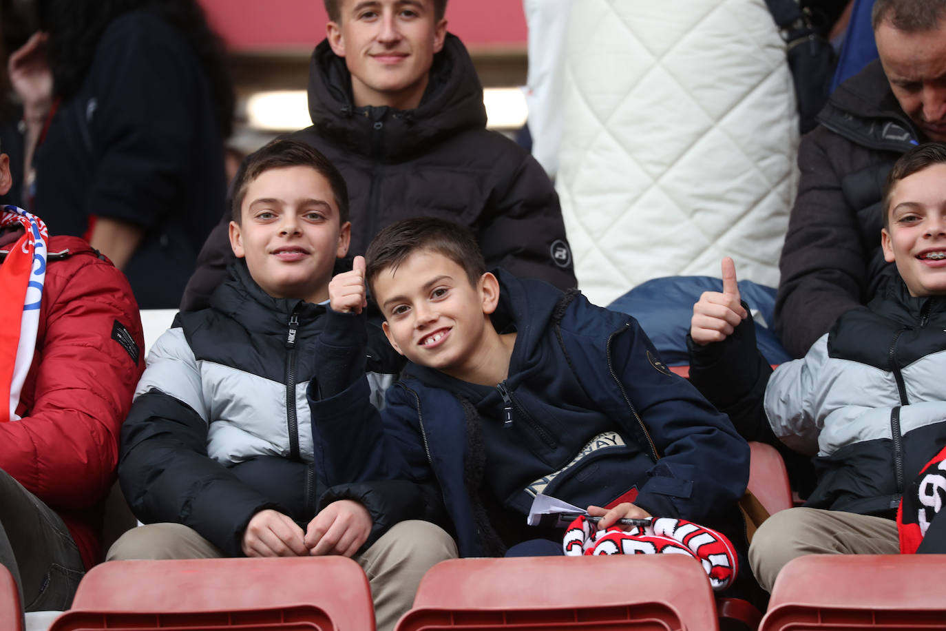 Fotos: ¿Estuviste en el Sporting-Cartagena?¡Búscate en El Molinón!