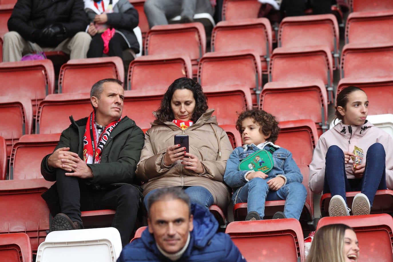 Fotos: ¿Estuviste en el Sporting-Cartagena?¡Búscate en El Molinón!