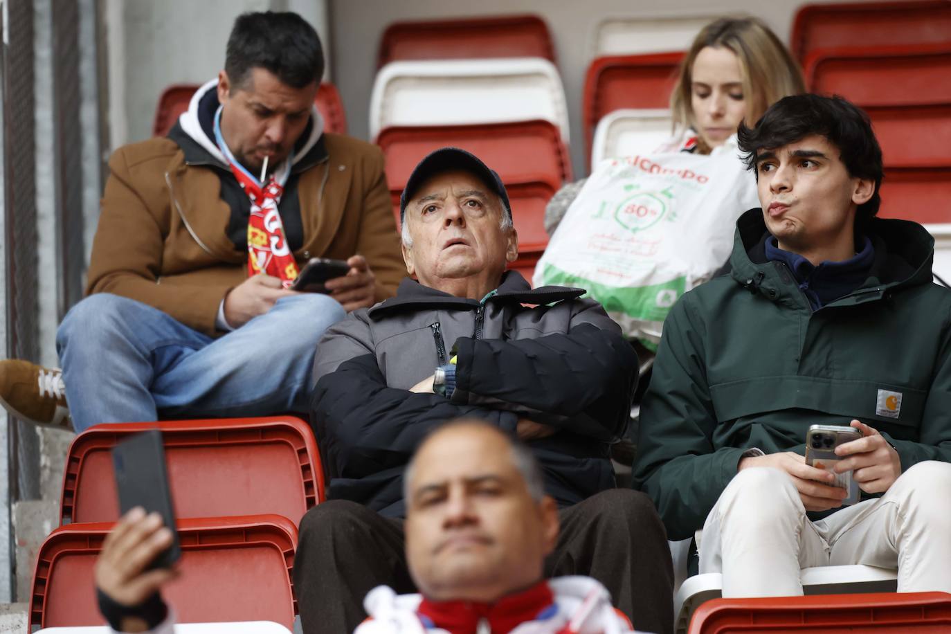 Fotos: ¿Estuviste en el Sporting-Cartagena?¡Búscate en El Molinón!