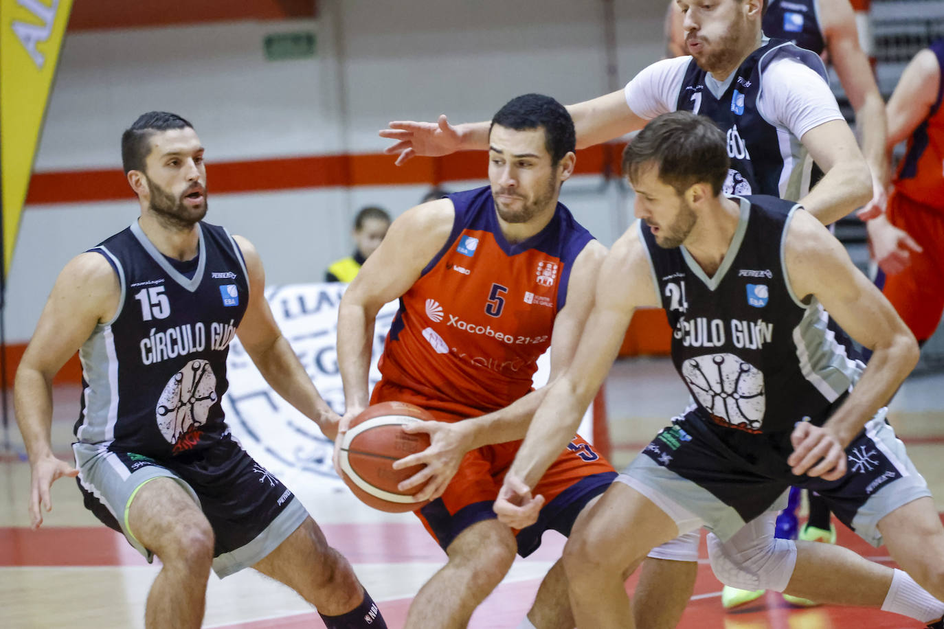 Fotos: El Círculo aplasta al Santo Domingo