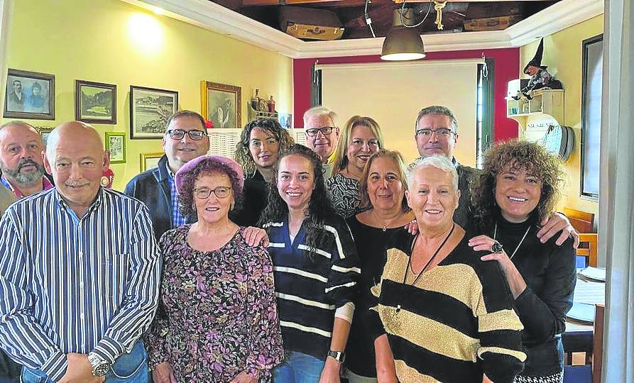 Los integrantes de la peña ‘De Fartura en Fartura’ optaron por degustar el cocido tradicional en el restaurante gijonés Casavella.