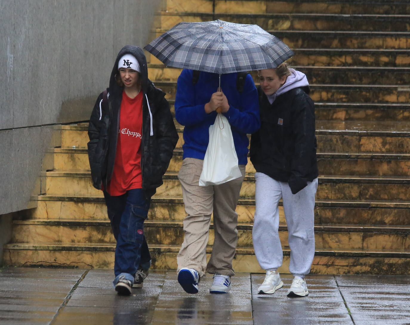 Fotos: Un frente cálido deja este lunes lluvias por toda la región