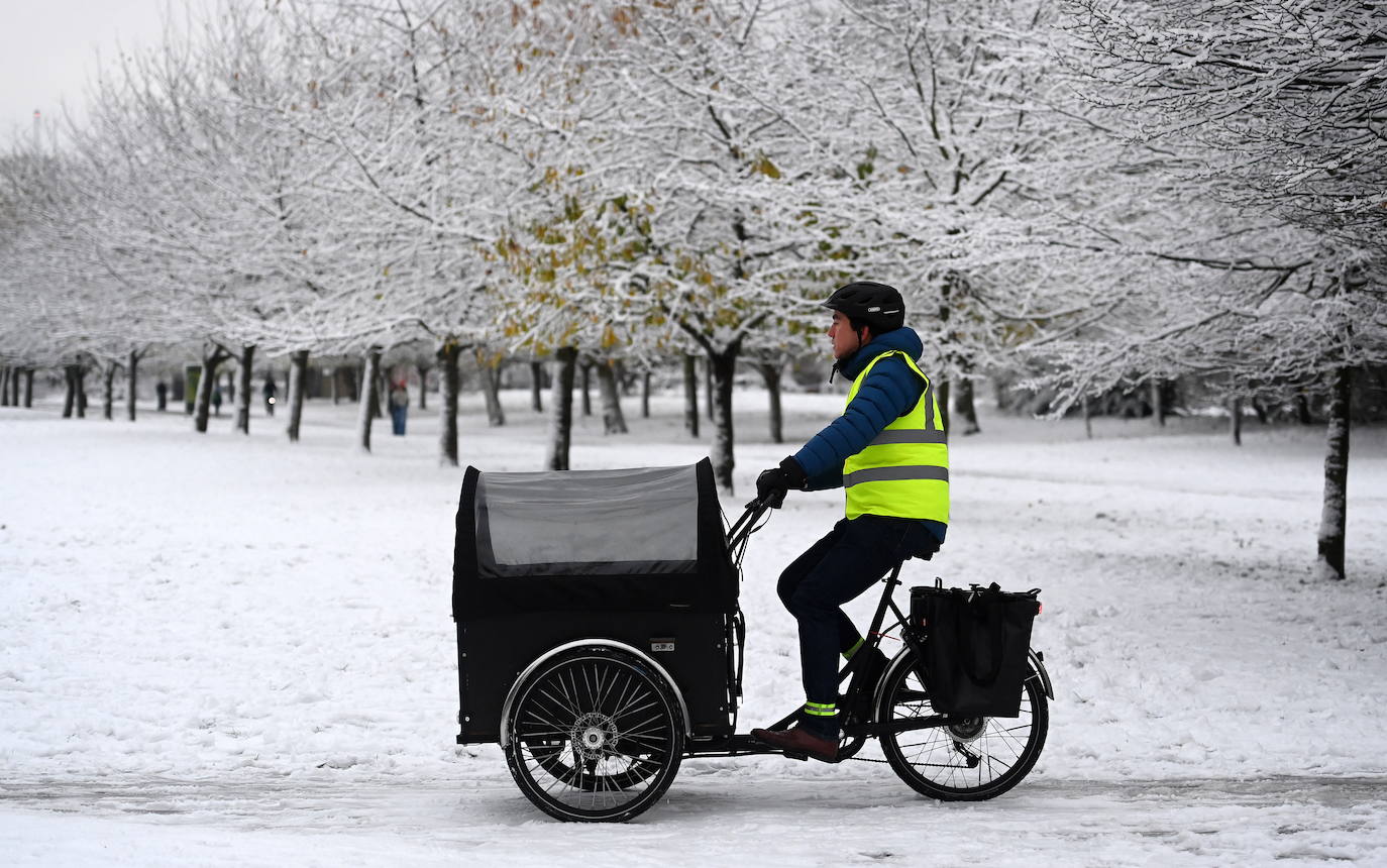 Fotos: Un temporal de nieve paraliza el Reino Unido