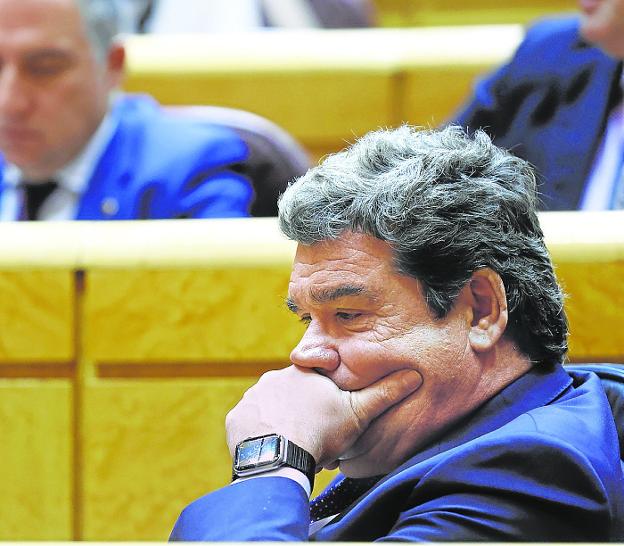 Escrivá se mantiene en su idea de subir a 30 años el cálculo de las pensiones y el acuerdo se aleja