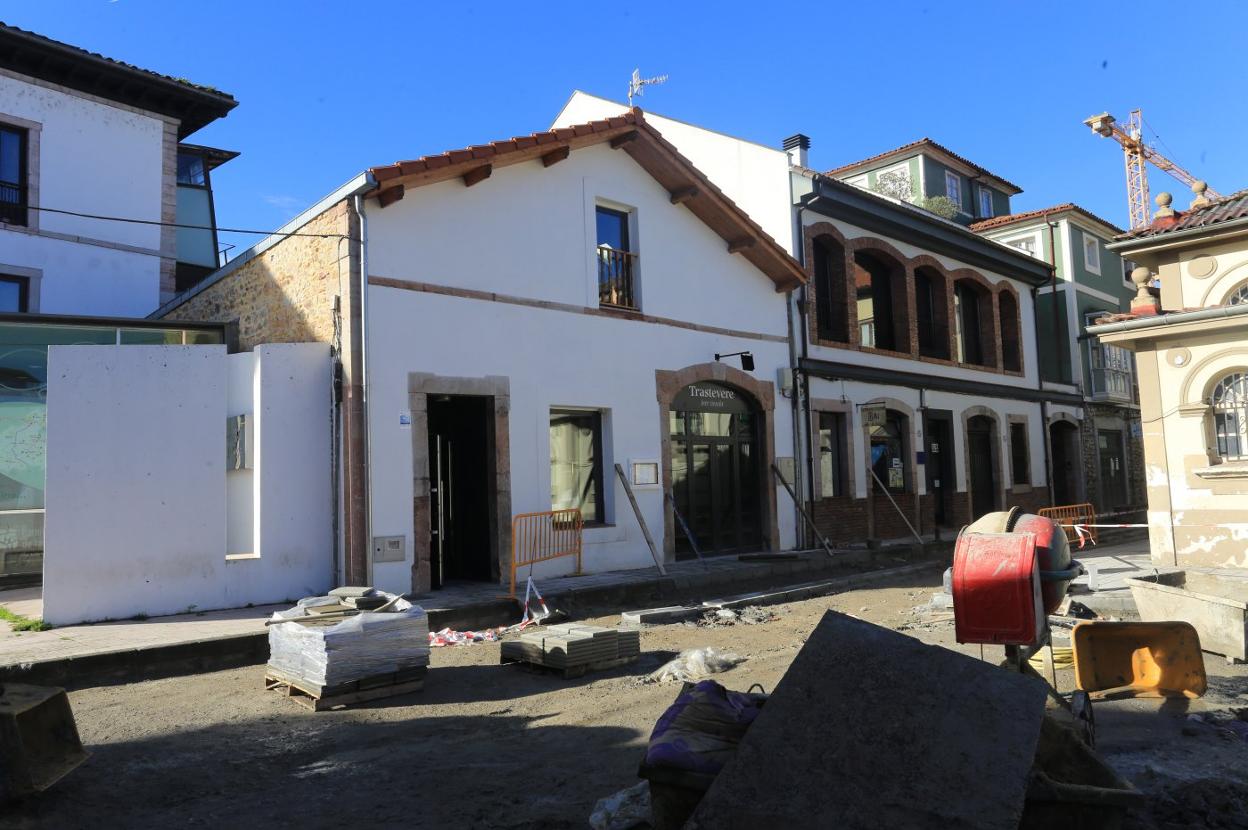 El edificio rehabilitado en la calle Eduardo Sierra de Grado. 