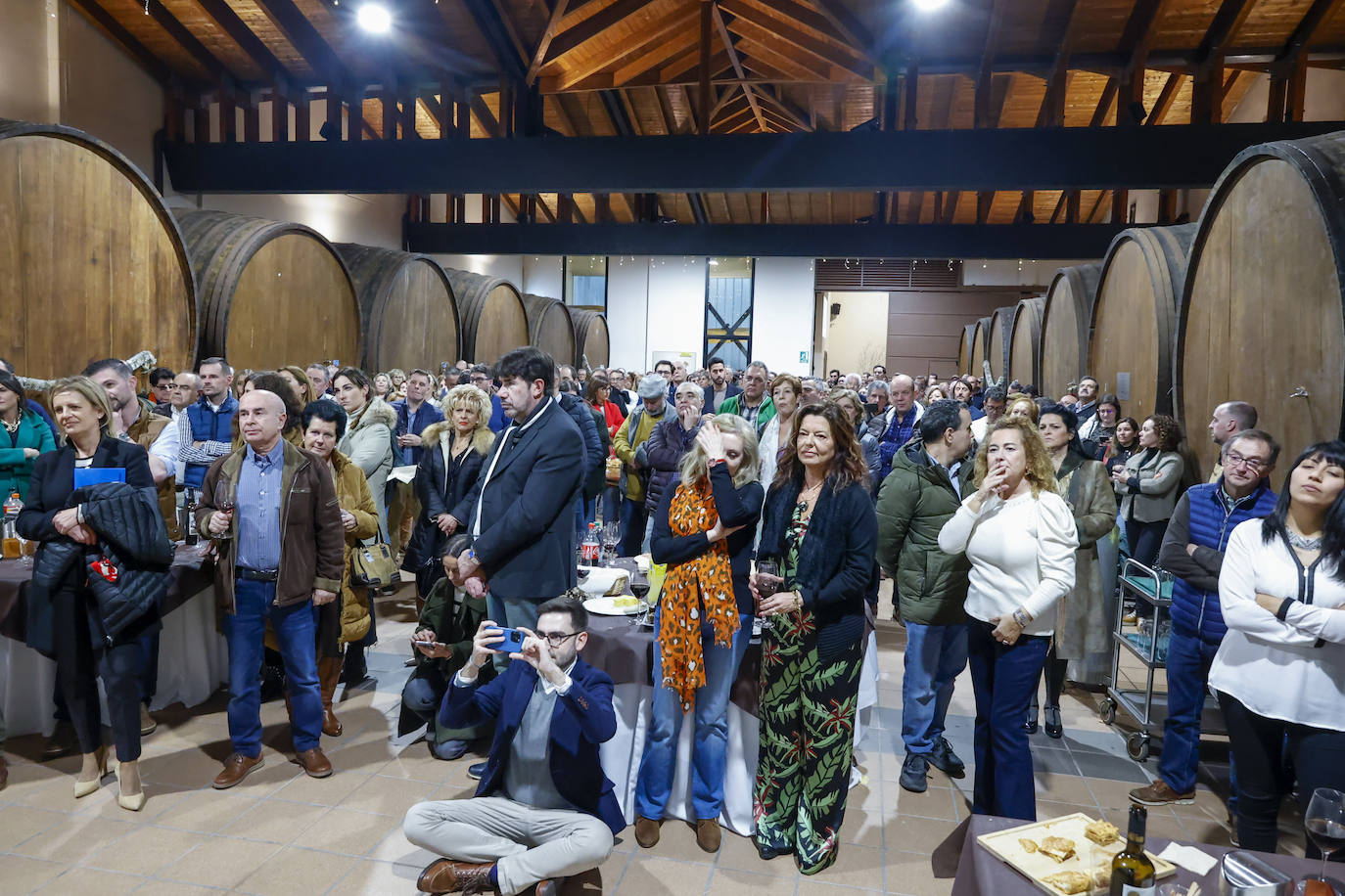 Asistentes a la espicha en el llagar maliayo donde Moriyón hizo el anuncio.