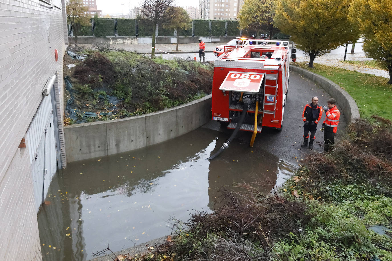 Fotos: Las fuertes lluvias causan incidentes en Gijón