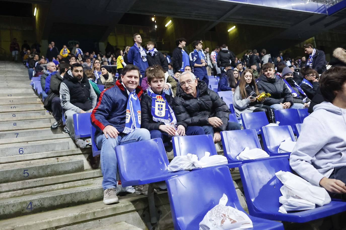 Fotos: ¿Estuviste en el derbi asturiano Real Oviedo - Sporting? ¡Búscate en el Tartiere!