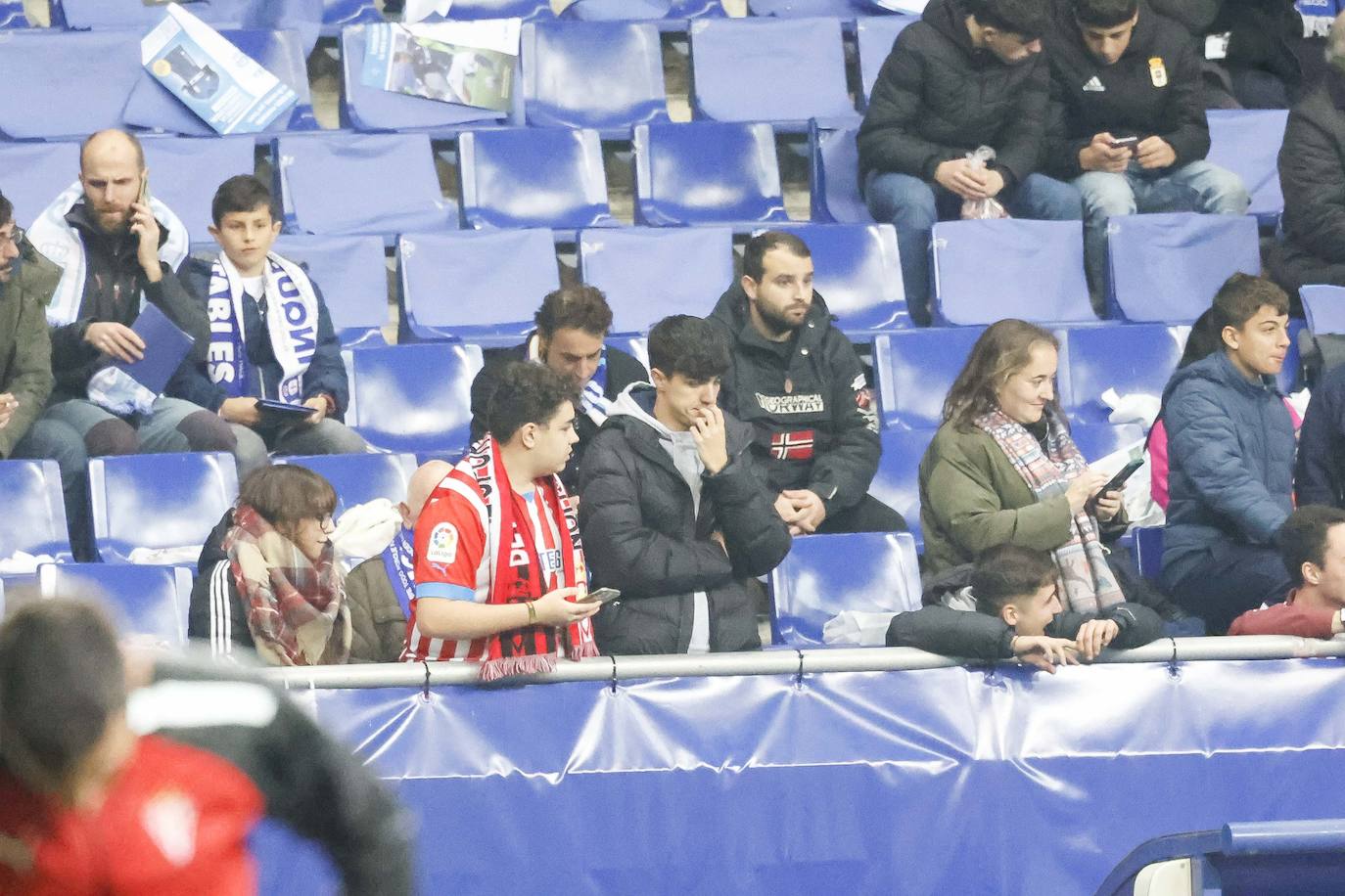 Fotos: ¿Estuviste en el derbi asturiano Real Oviedo - Sporting? ¡Búscate en el Tartiere!