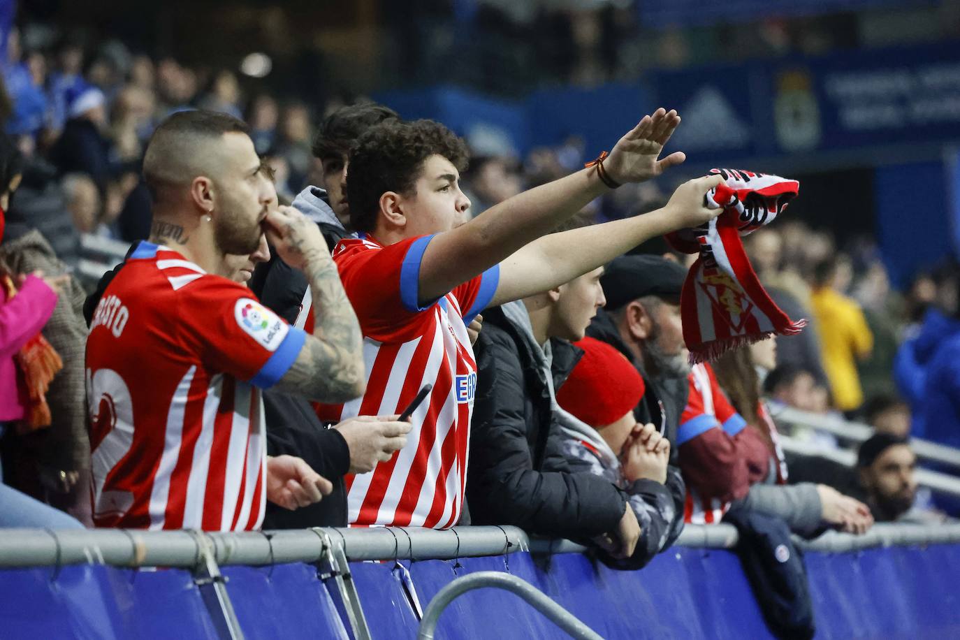 Fotos: ¿Estuviste en el derbi asturiano Real Oviedo - Sporting? ¡Búscate en el Tartiere!