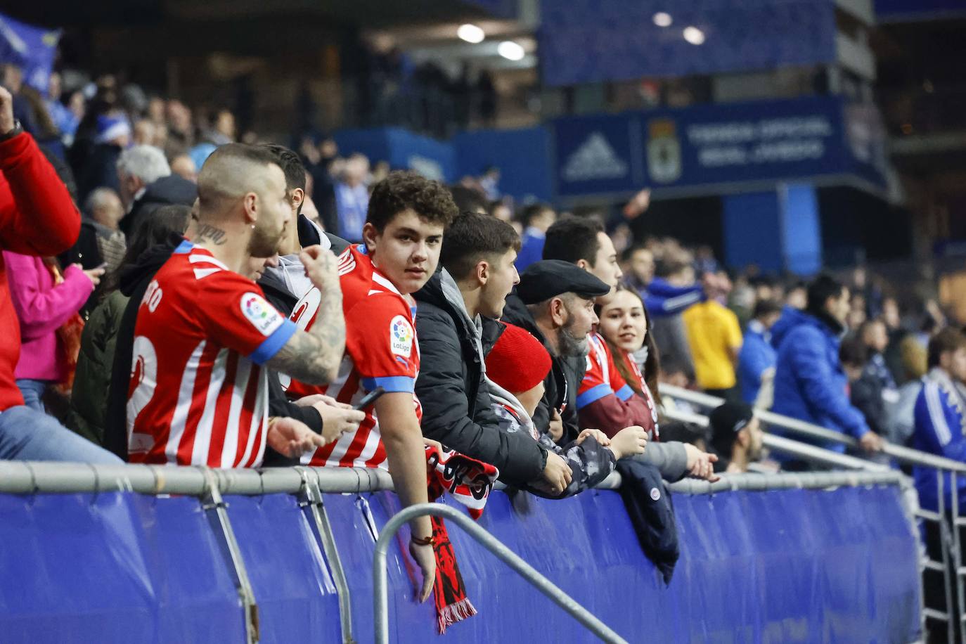 Fotos: ¿Estuviste en el derbi asturiano Real Oviedo - Sporting? ¡Búscate en el Tartiere!