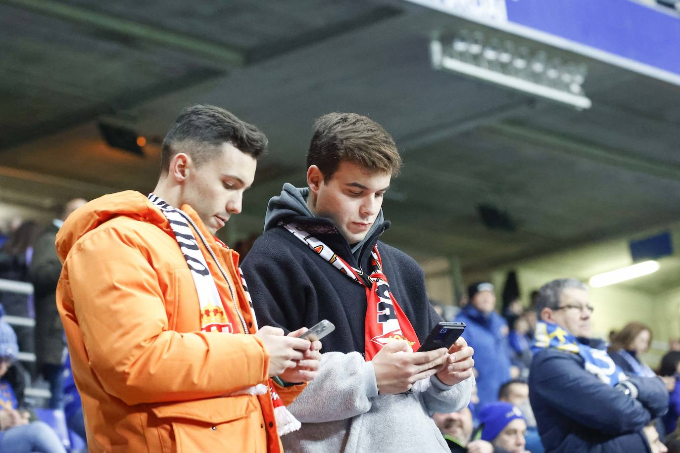 Fotos: ¿Estuviste en el derbi asturiano Real Oviedo - Sporting? ¡Búscate en el Tartiere!