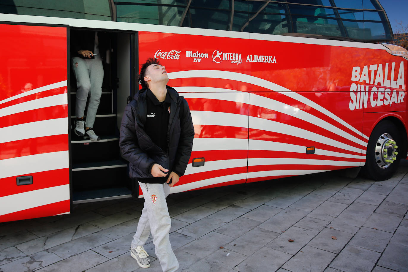 Fotos: El Sporting ya se encuentra concentrado para el derbi