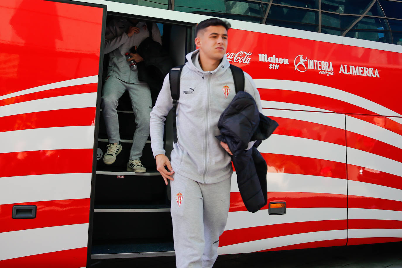 Fotos: El Sporting ya se encuentra concentrado para el derbi