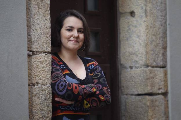 Leticia Sánchez Ruiz, escritora: «¿Una frase de cara al derbi? La tengo clara y se la dirijo al Real Oviedo: Nunca con miedo»