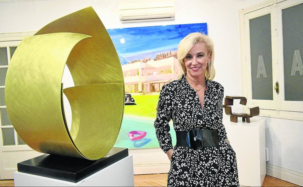 Aurora Vigil Escalera, galerista: «Gana el Sporting. El conjunto rojiblanco es nuestro equipo y tiene que ir siempre hacia delante. ¡Aúpa!»