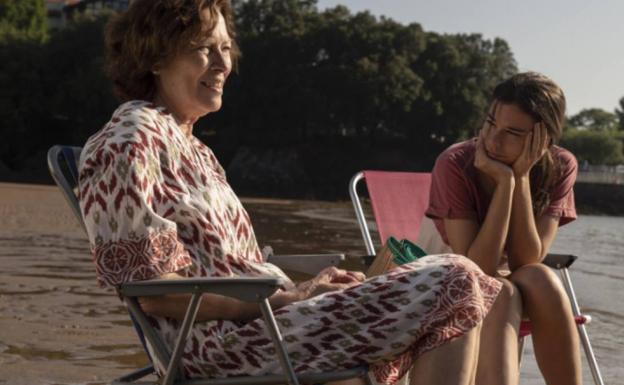 Susi Sánchez y Laia Costa en 'Cinco lobitos'. 