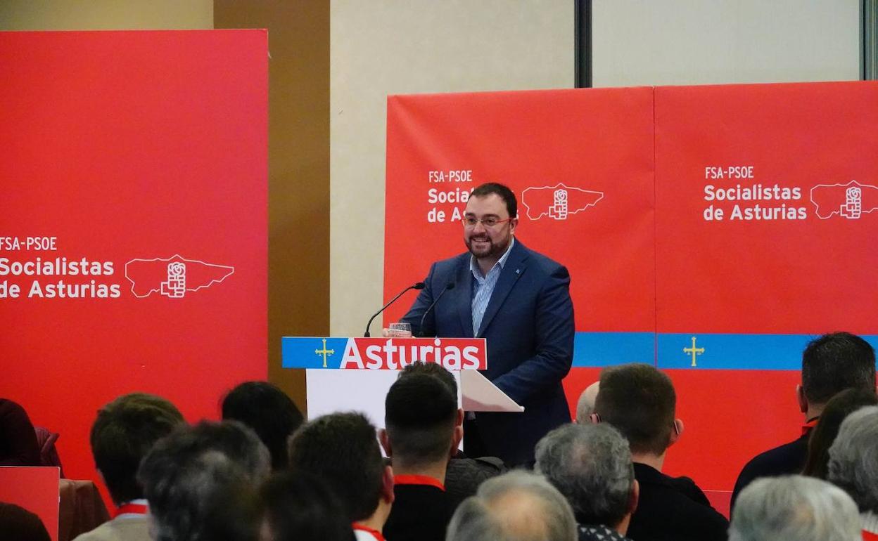 Adrián Barbón interviene ante el Comité Ejecutivo de la FSA, reunido esta mañana en Langreo. 