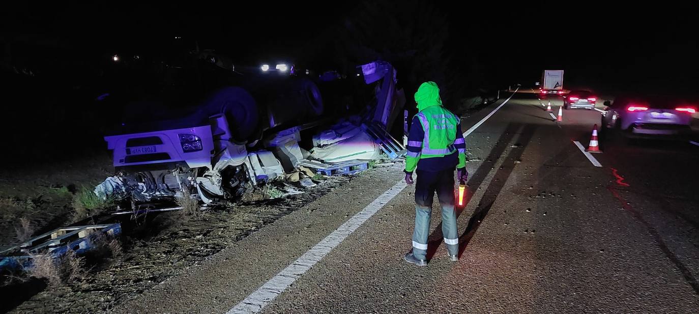 Imagen. Tragedia en Zamora: muere un camionero tras chocar con un autobús de la línea Madrid-Asturias