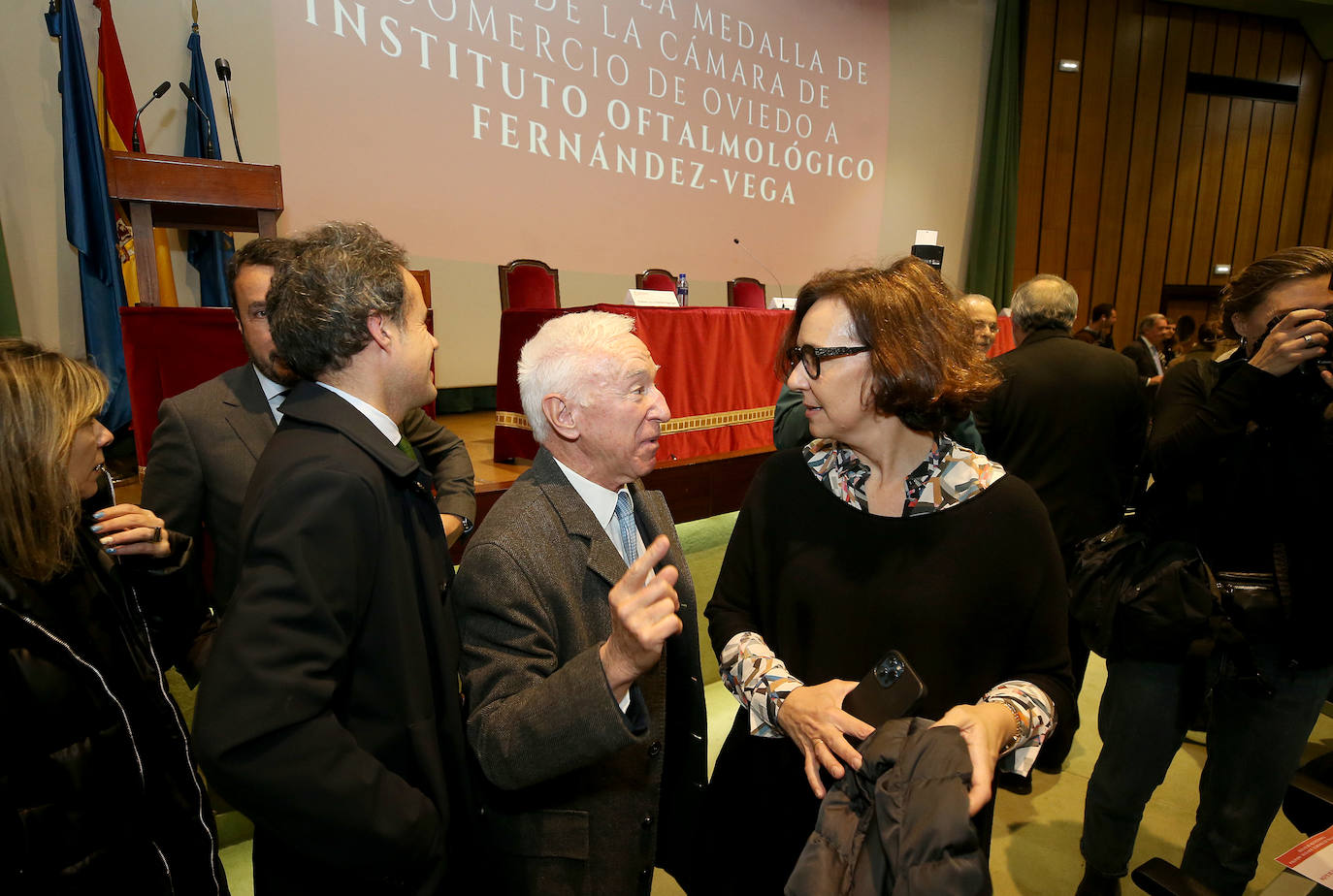 Fotos: El Instituto Fernández-Vega recibe la medalla de oro de la Cámara de Comercio