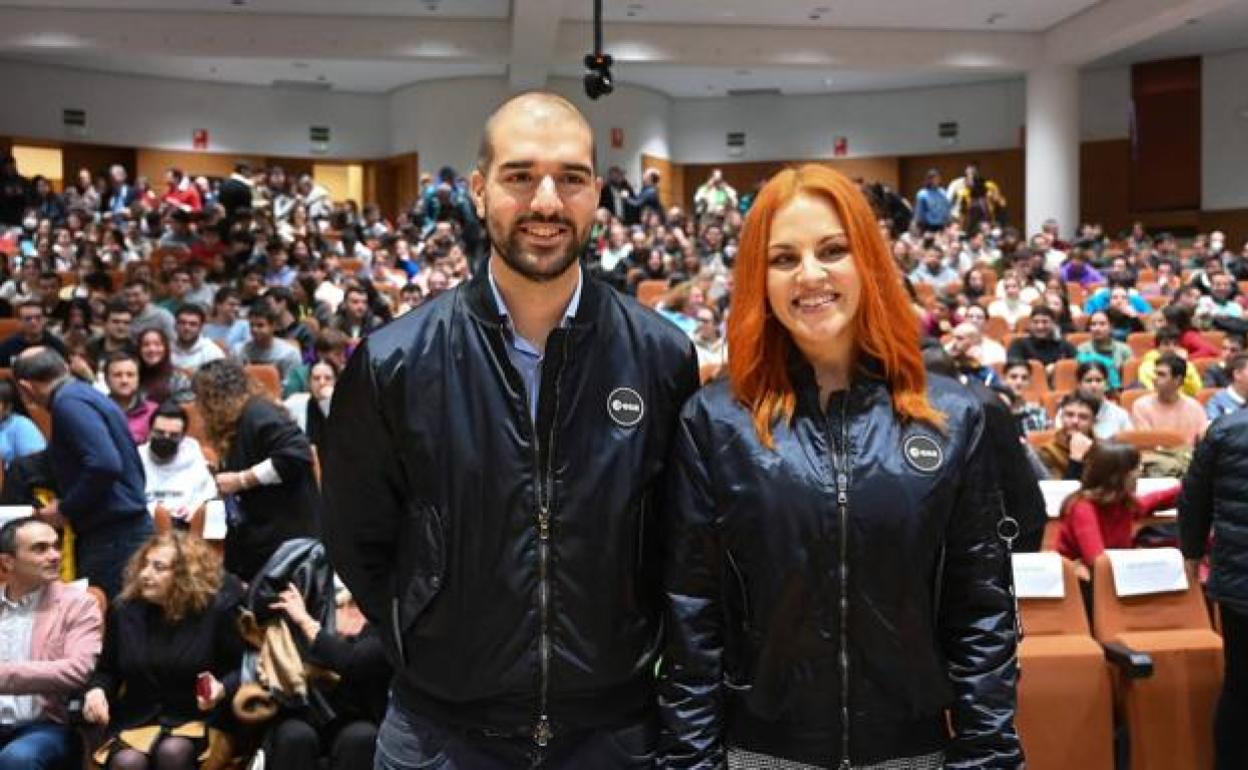 Pablo Álvarez y Sara García el pasado día 15 en la Universidad de León. 