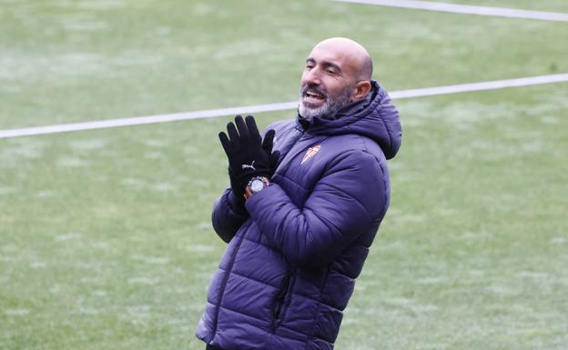 Abelardo durante uno de los entrenamientos del Sporting