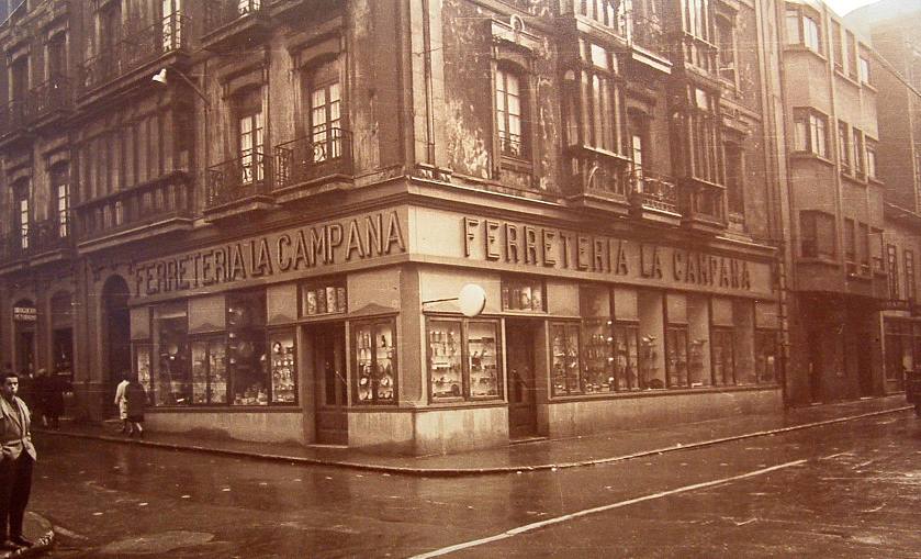 La calle Munuza con Instituto, a mediados del siglo pasado.