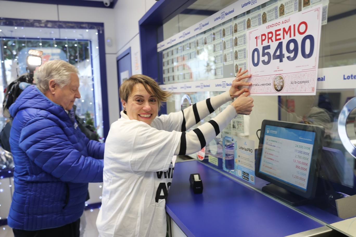 Fotos: Asturias celebra su suerte en la Lotería de Navidad