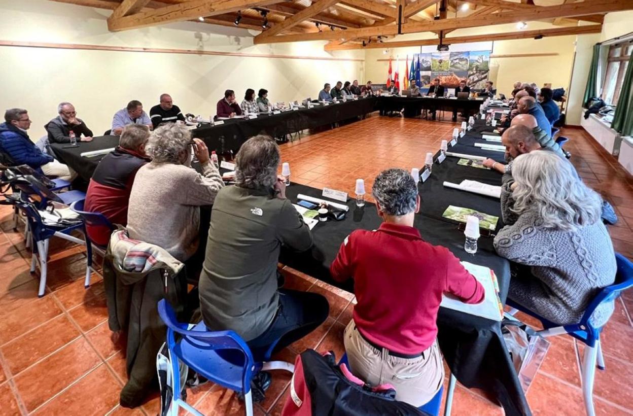 El patronato del Parque Nacional de los Picos de Europa se celebró en Camaleño, en Cantabria. 