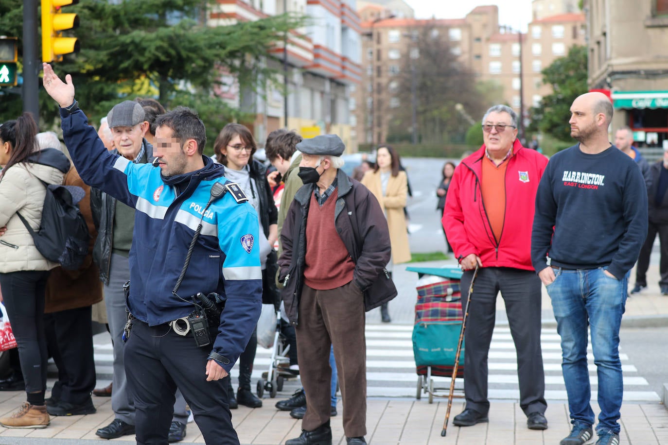 Fotos: Herido grave un policía local de Gijón en un accidente