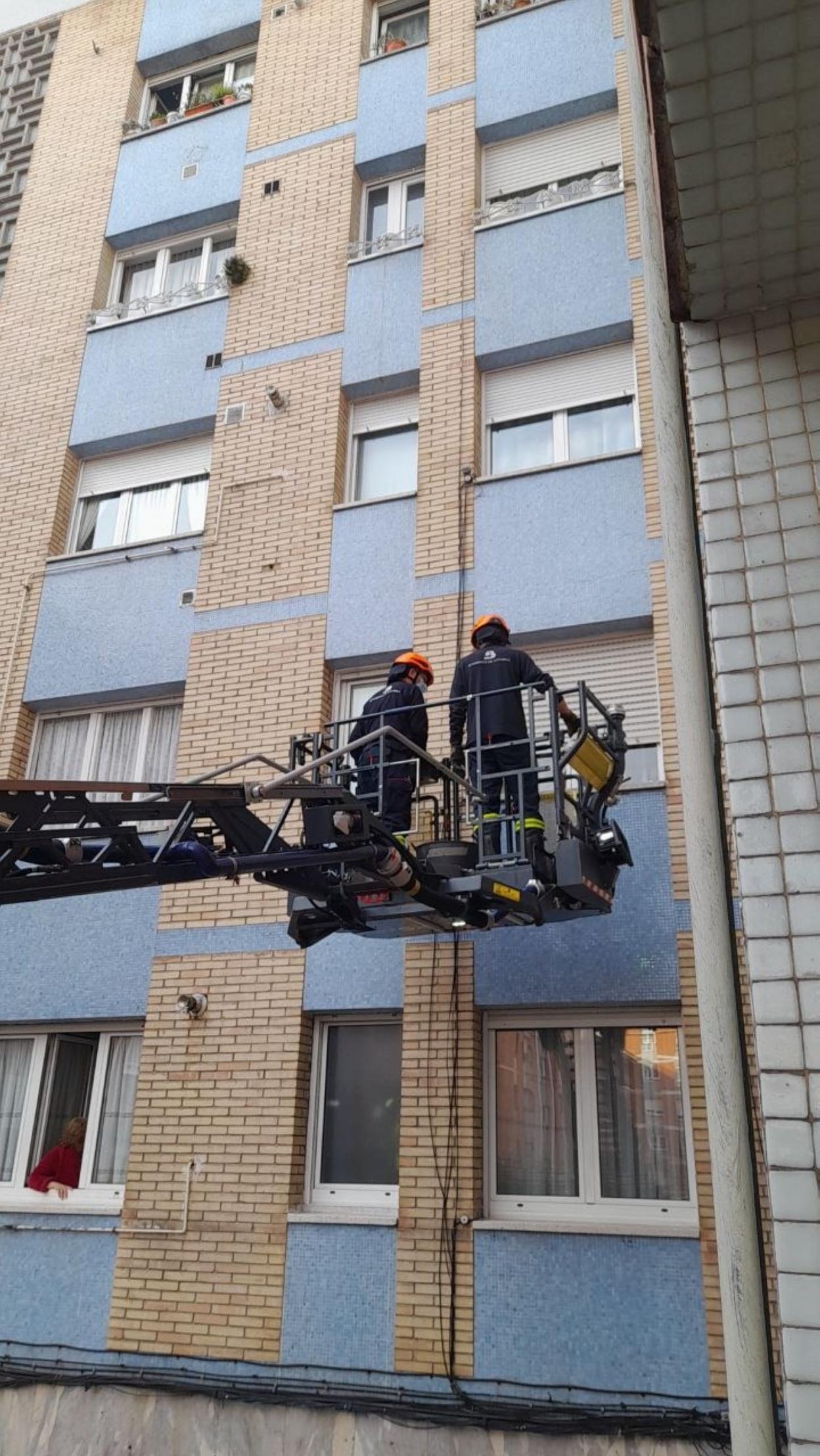 Fue necesario recurrir a la autoescalera para acceder a la vivienda. 