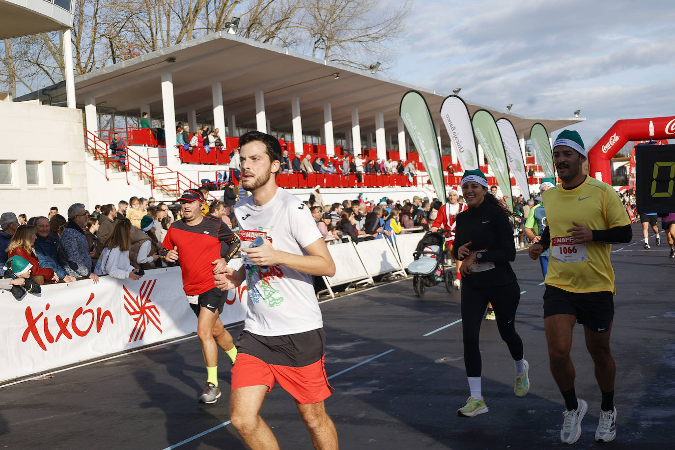 Fotos: ¿Participaste en la Carrera de Nochebuena de Gijón? ¡Búscate!