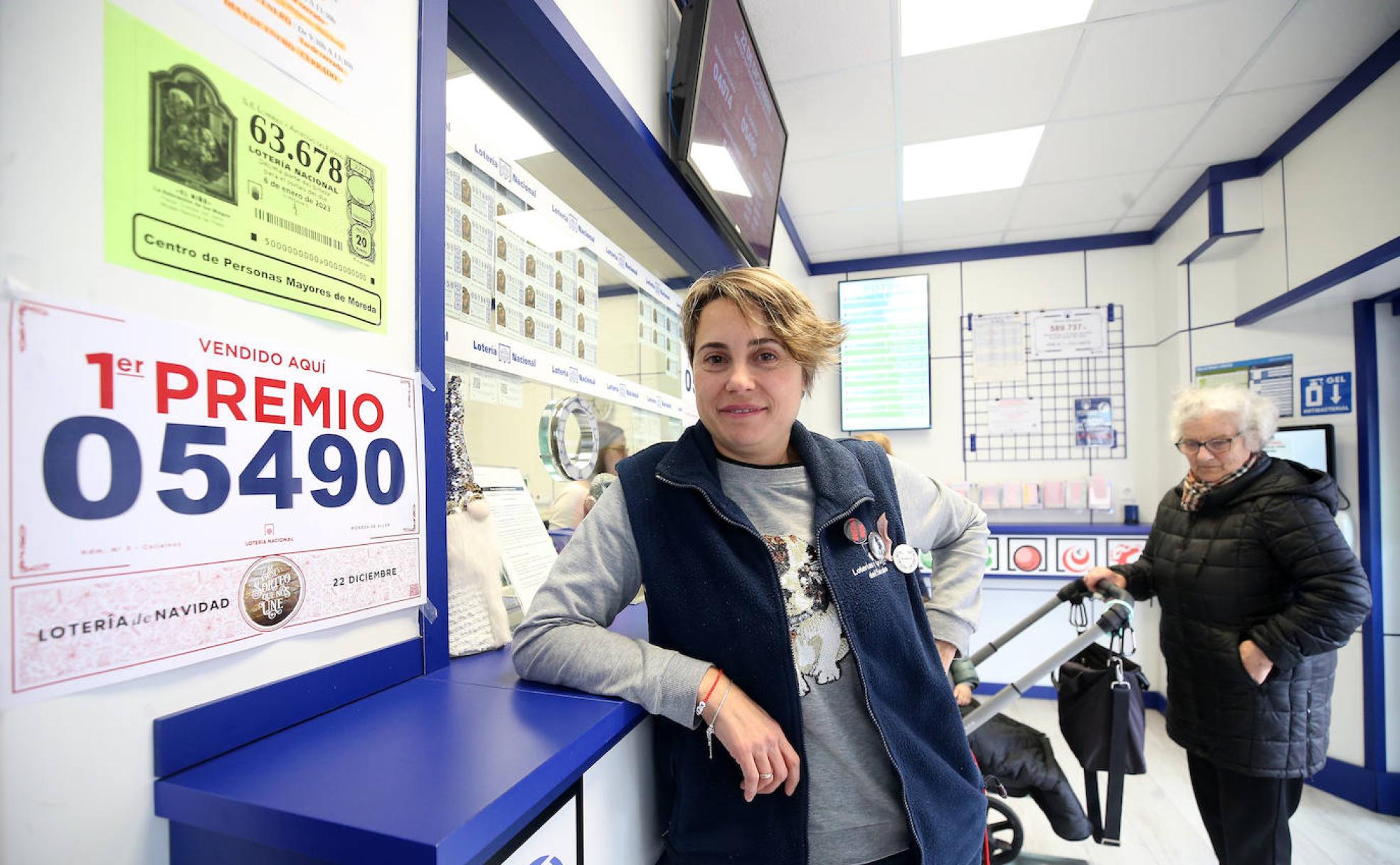 Laura García seguía sin poner los pies en el suelo, un día después de que su administraciónde loterías hiciera historia.