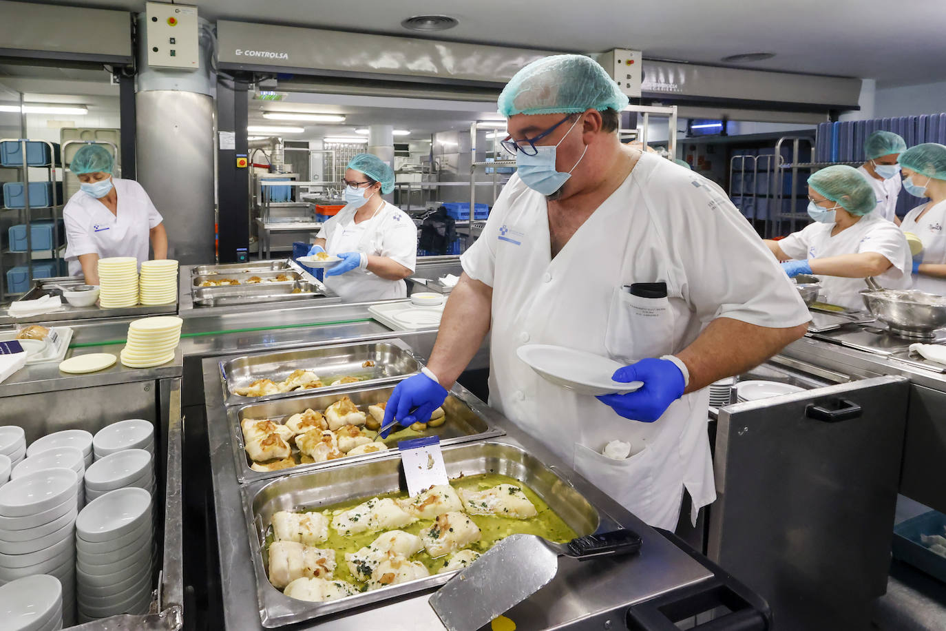 Fotos: Una cena de Nochebuena especial para los pacientes del Hospital de Cabueñes