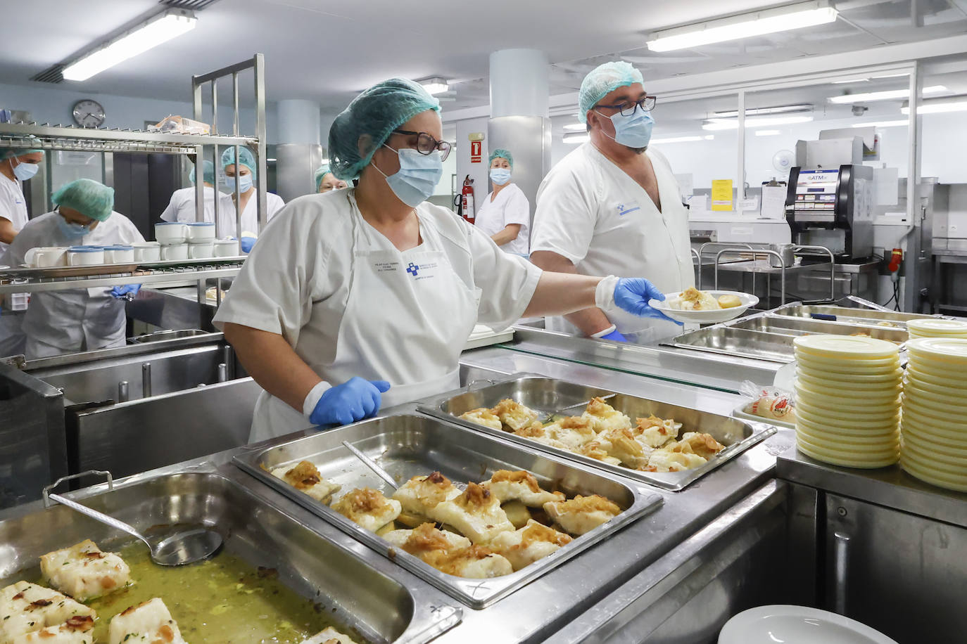 Fotos: Una cena de Nochebuena especial para los pacientes del Hospital de Cabueñes