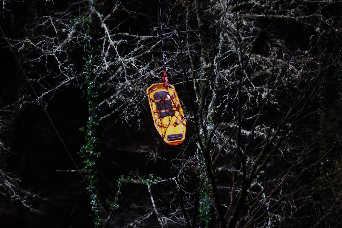 Fotos: Tragedia en Galicia al precipitarse un autobús al río Lérez en Pontevedra