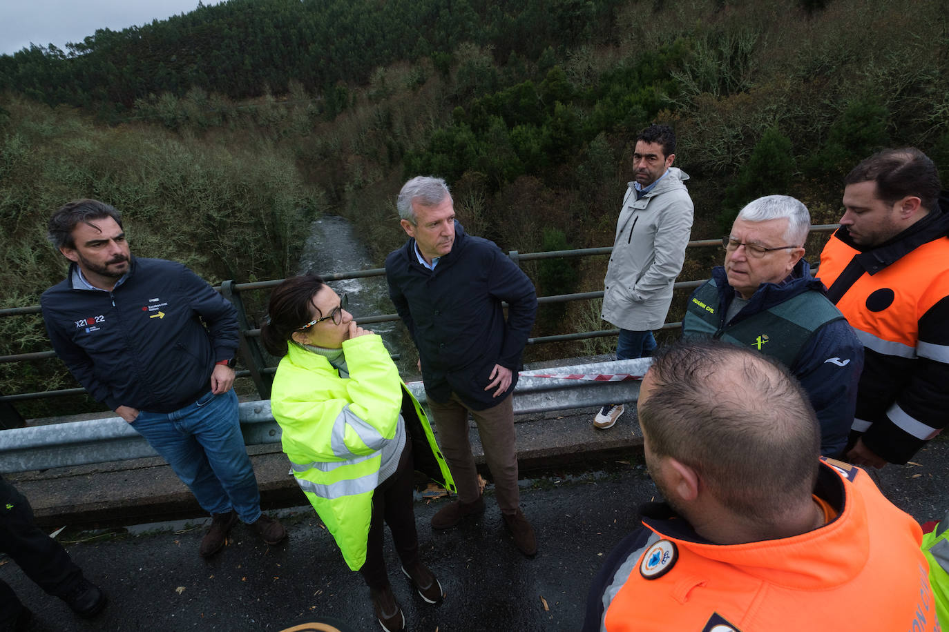 Fotos: Tragedia en Galicia al precipitarse un autobús al río Lérez en Pontevedra