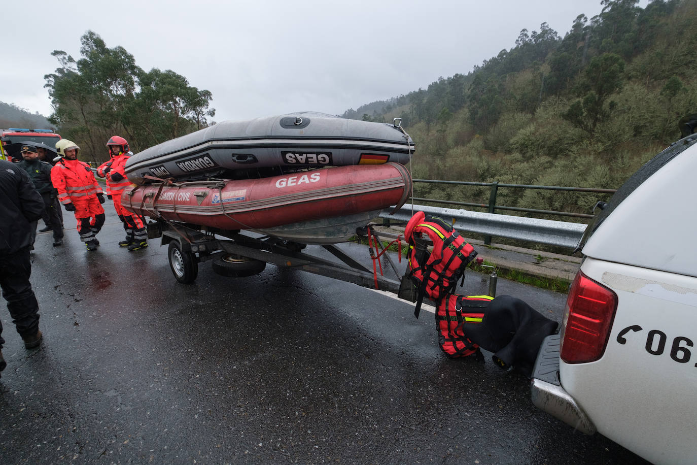 Fotos: Tragedia en Galicia al precipitarse un autobús al río Lérez en Pontevedra