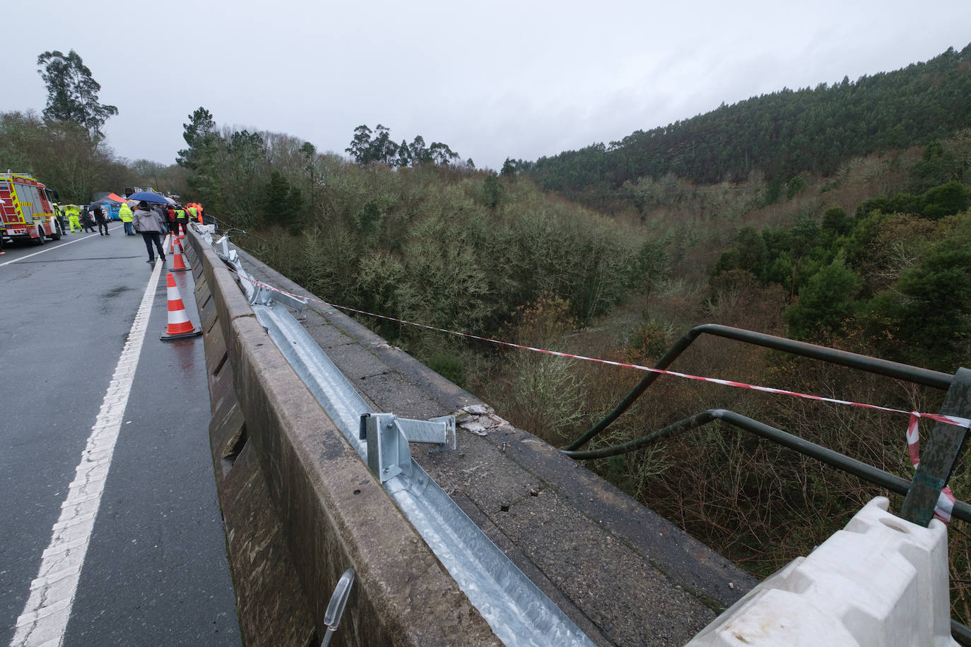 Fotos: Tragedia en Galicia al precipitarse un autobús al río Lérez en Pontevedra