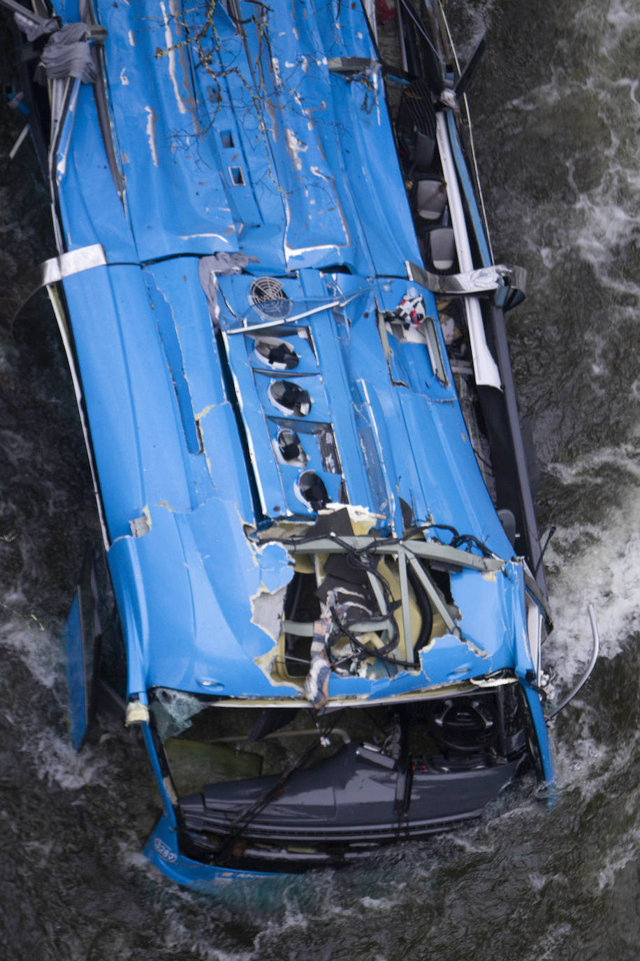 Fotos: Tragedia en Galicia al precipitarse un autobús al río Lérez en Pontevedra