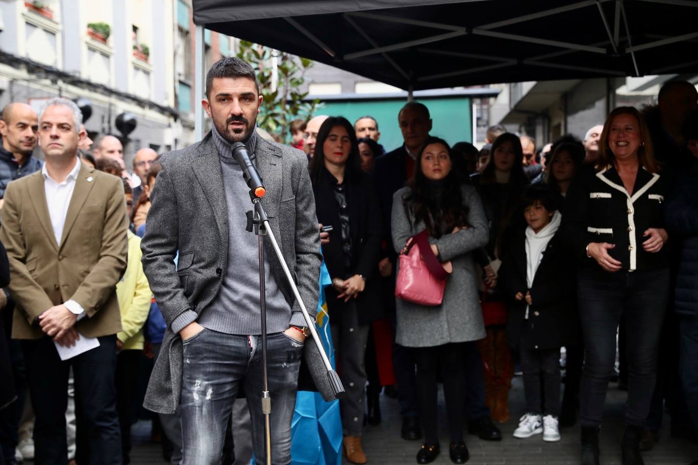 Fotos: David Villa se emociona con su estatua y el cariño de su gente